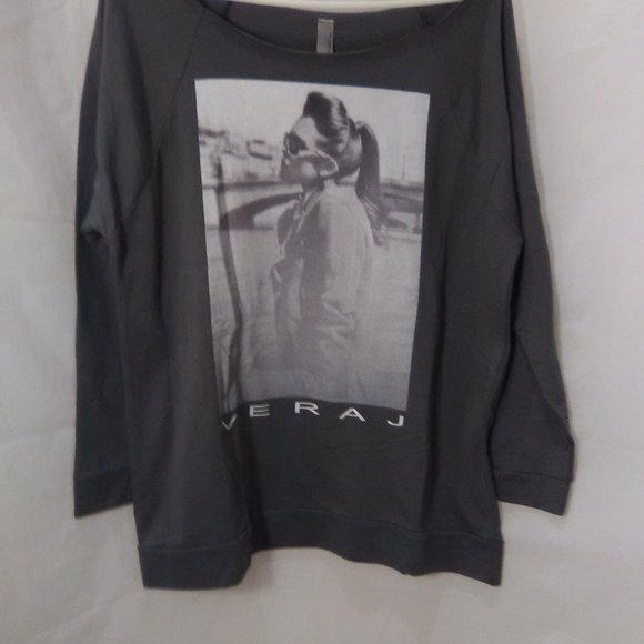Women's Long Sleeve Top Color Gray W/ Picture Of Young Girl On Size Medium - Picture 4 of 5
